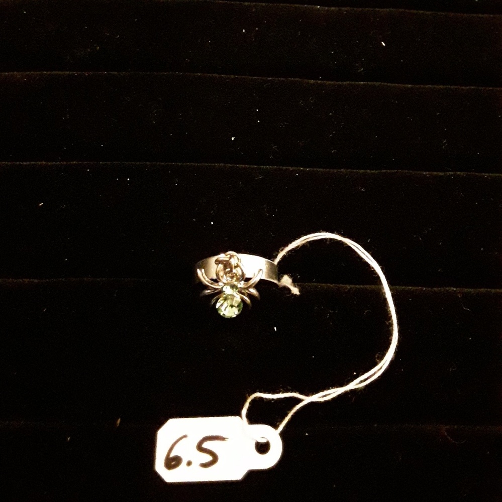 Emerald spider ring adjustable